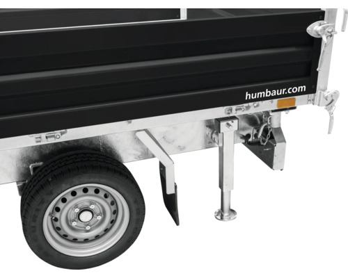 Detailansicht eines Anhängers mit Rad und Stützfuß