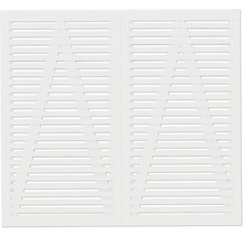 Deux volets blancs avec des lamelles horizontales