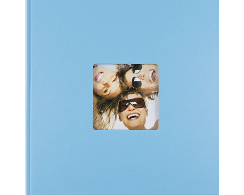 Fotoalbum mit quadratischem Ausschnitt und lächelnden Personen