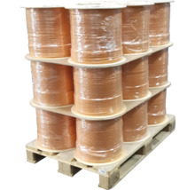 Holzpalette mit mehreren Rollen Installationskabel