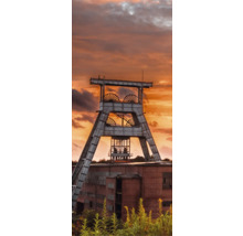 Chevalement d''une mine au coucher du soleil