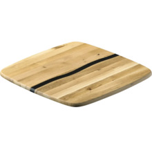 Planche carrée en bois avec remplissage en résine époxy noire