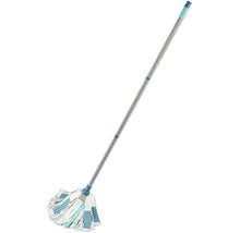 Serpillère avec manche télescopique pour le nettoyage des sols.