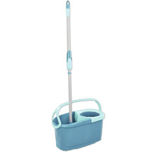 Serpillère avec seau pour le nettoyage des sols