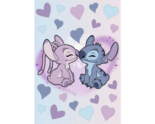 Illustration mit den Zeichentrickfiguren Stitch und Angel, die sich gegenseitig einen Kuss geben, umgeben von Herzmotiven.