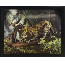 Gerahmtes Bild eines Leoparden auf einem Baumstamm