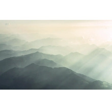 Luftaufnahme von Bergen im Nebel