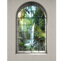 Dekoratives Fenster mit Blick auf einen Wasserfall