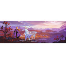 Scène du film La Reine des neiges 2 avec Anna et Elsa dans un paysage automnal