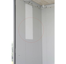 Gros plan d''un panneau mural blanc avec une découpe rectangulaire