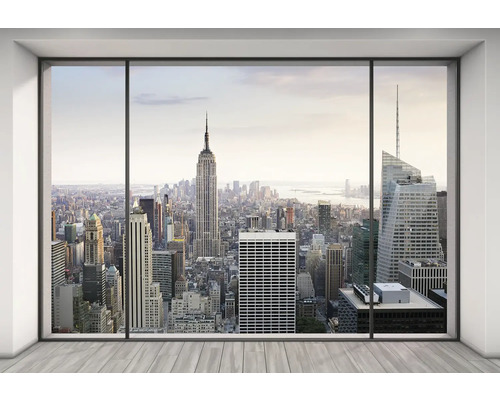 Fenêtre de bureau donnant sur la ligne d'horizon de New York avec l'Empire State Building
