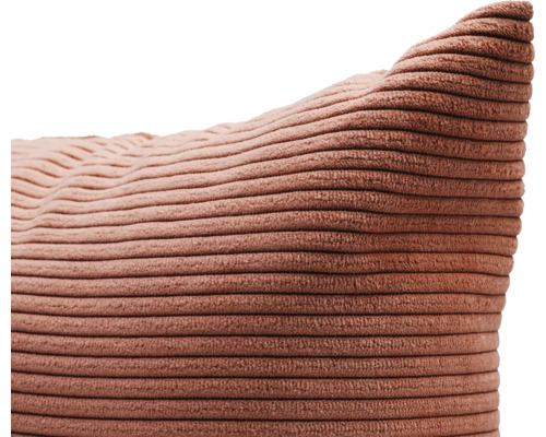 Gros plan d'une housse de coussin en velours côtelé