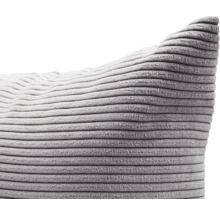 Coussin gris en velours côtelé