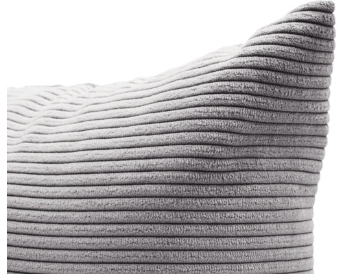 Coussin gris en velours côtelé