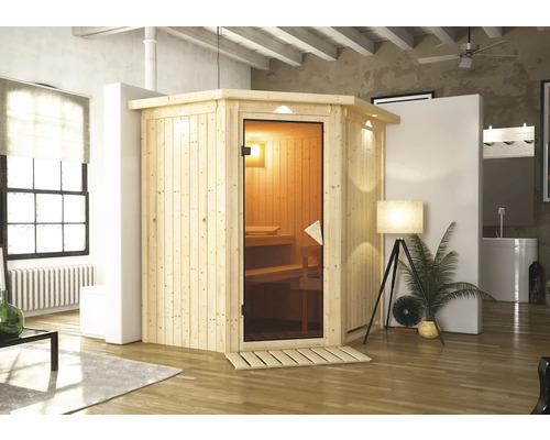Sauna d'angle en bois avec porte en verre dans un espace de vie.