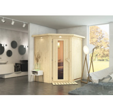Ecksauna aus Holz in einem Badezimmer mit Fenster.