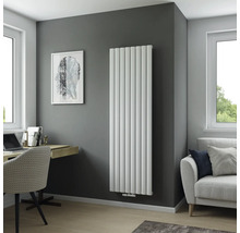 Salon moderne avec radiateur, bureau et canapé