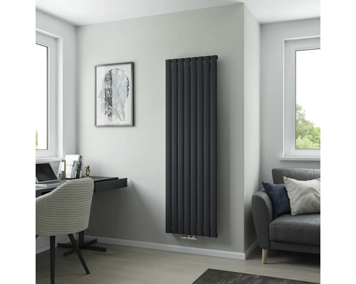 Radiateur vertical dans un salon moderne
