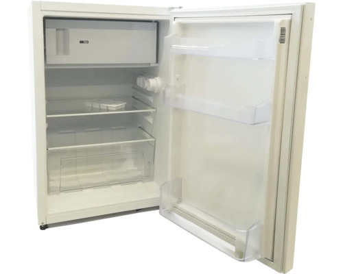 Réfrigérateur ouvert et vide avec étagères