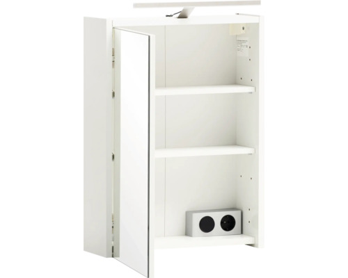 Offener weisser Spiegelschrank mit Regalböden und Steckdosenelement