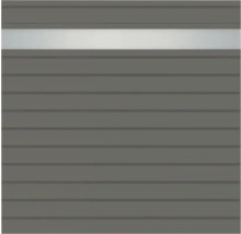 Gros plan d'un volet roulant avec fente de lumière