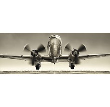 Vue de face d''un avion avec des hélices en rotation sur une piste