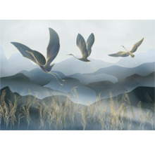 Papier peint mural décoratif avec des grues et des herbes devant un paysage de montagne