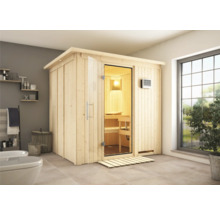 Holzsauna mit Glastür in einem hellen Badezimmer