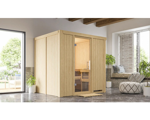 Innenraumansicht einer Sauna aus Holz mit Glastür in einem hellen Raum