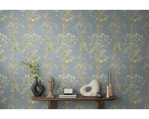 Tapete mit floralem Muster und Baumdesign im Innenraum