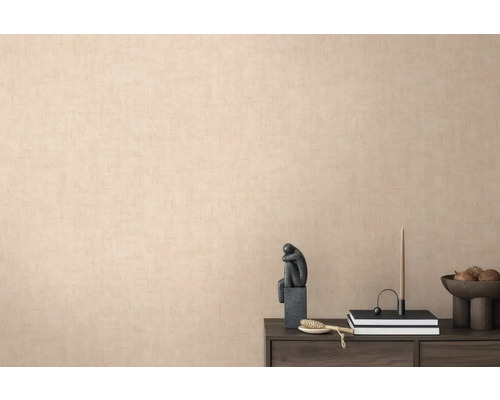 Beige Struktur Tapete im Wohnraum