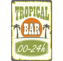 Metallschild mit dem Aufdruck Tropical Bar und den Öffnungszeiten 00-24 Uhr
