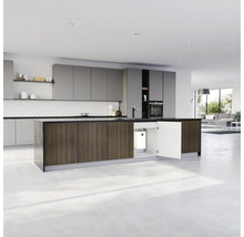 Moderne Küche mit Kücheninsel und Untertischgerät