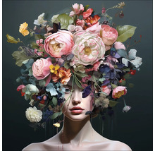 Femme avec une coiffe florale