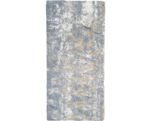 Einzelner Pflasterstein mit strukturierter Oberfläche