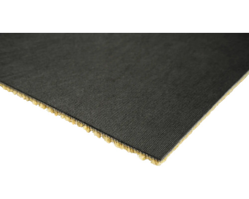 Gros plan d'un morceau de moquette avec une surface textile et un dessous en mousse