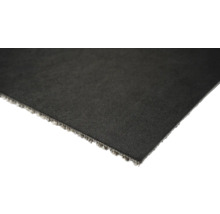 Gros plan d'une dalle de moquette grise.