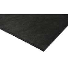 Gros plan d'un tapis de protection de chantier noir.