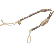 Zwei Hirschziemer mit Seil und Glöckchen