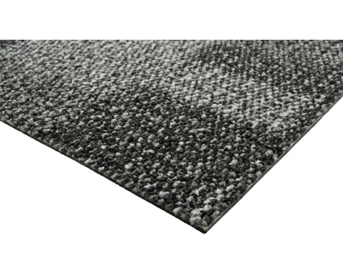 Nahaufnahme eines grauen Teppichs.