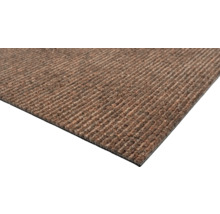 Tapis brun avec structure côtelée.