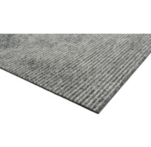 Tapis gris avec structure côtelée