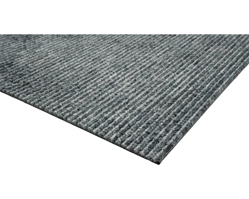 Grauer Teppich mit Rippenstruktur