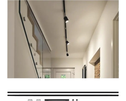 Couloir avec rail de plafond et balustrade en verre