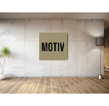 Wohnraum mit Motiv-Wandbild, Stehlampe und Zimmerpflanze