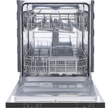 Offene Geschirrspülmaschine mit Geschirrkörben