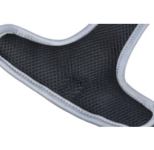 Gros plan sur un insert en maille respirante avec bordure