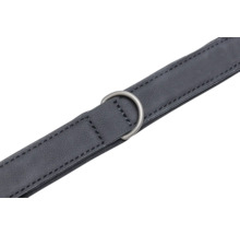 Schwarzer Gürtel mit Metallring