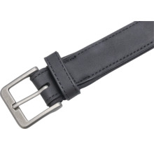 Schwarzer Gürtel mit Metallschnalle