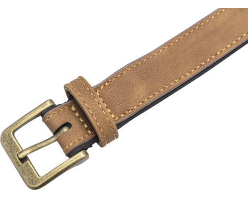 Detailansicht eines braunen Ledergürtels mit Metallschnalle